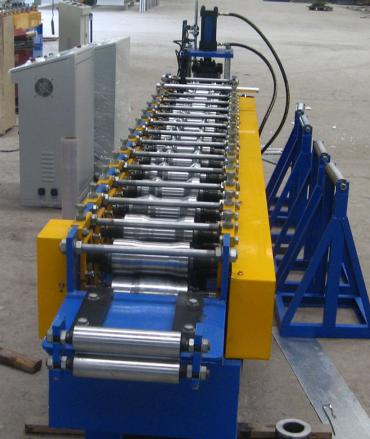 Máquina formadora de bandejas para cables