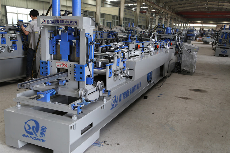 Máquina formadora de correas CZ100-300 para Vietnam